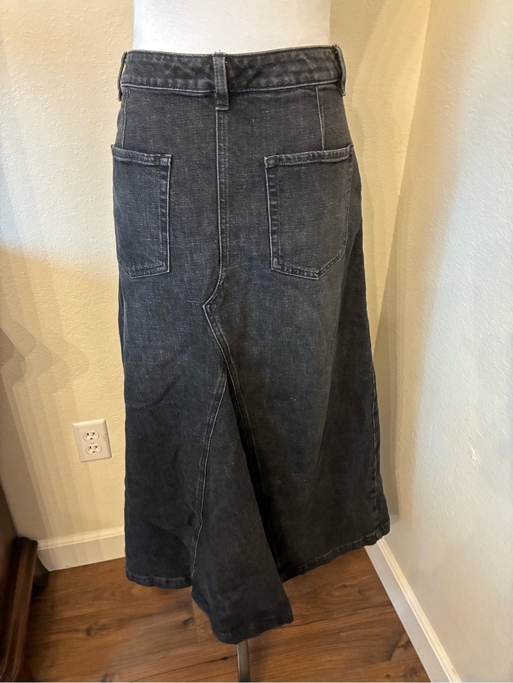Banana Republic Washed Black Women’s Flared Jeans Skirt - Picture 5 of 11
